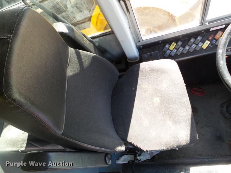 image for item EW9786 2009 Thomas Built Saf-T-Liner MVP school bus