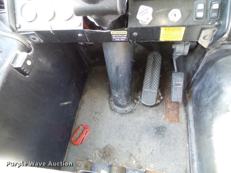 image for item EW9786 2009 Thomas Built Saf-T-Liner MVP school bus