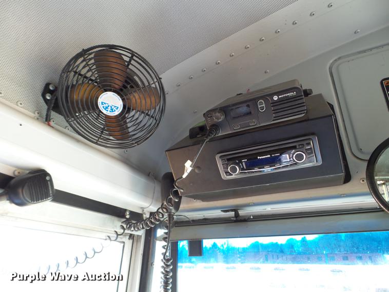 image for item EW9786 2009 Thomas Built Saf-T-Liner MVP school bus