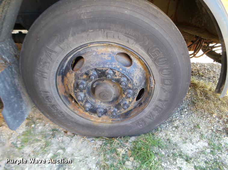 image for item EW9786 2009 Thomas Built Saf-T-Liner MVP school bus