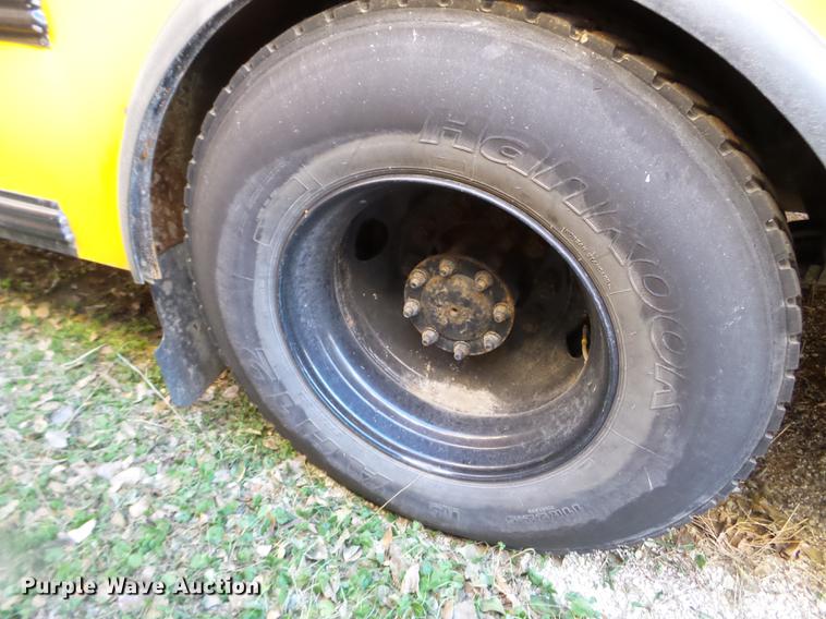 image for item EW9786 2009 Thomas Built Saf-T-Liner MVP school bus