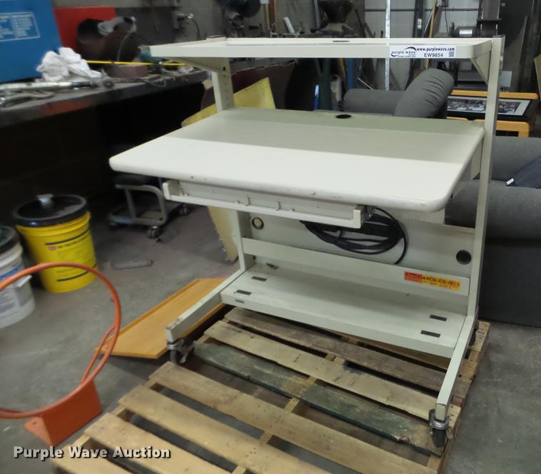 Furniture in Centerville, IA Item EW9854 sold Purple Wave