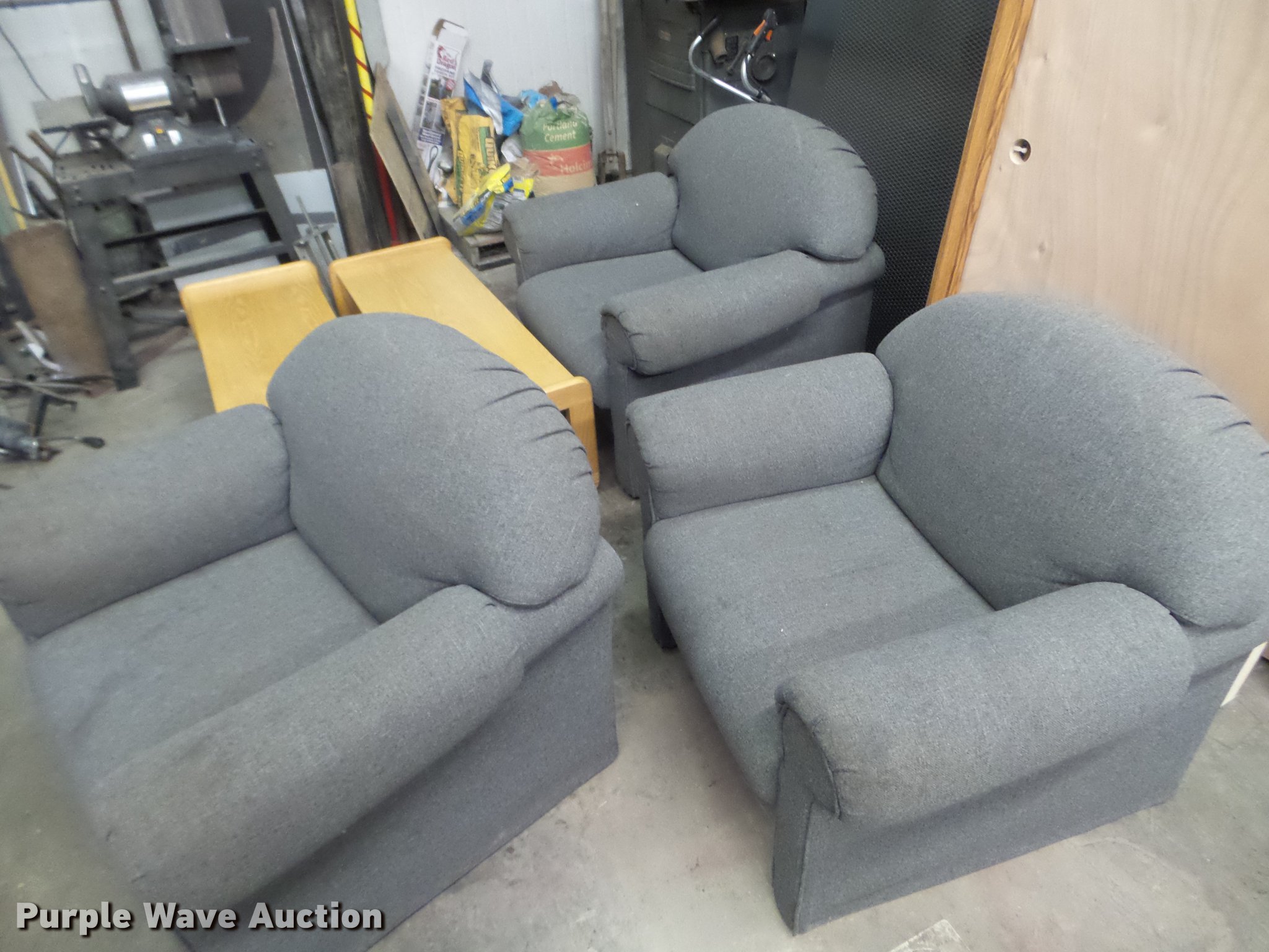 Blockhouse furniture in Centerville, IA Item EW9849 sold Purple Wave