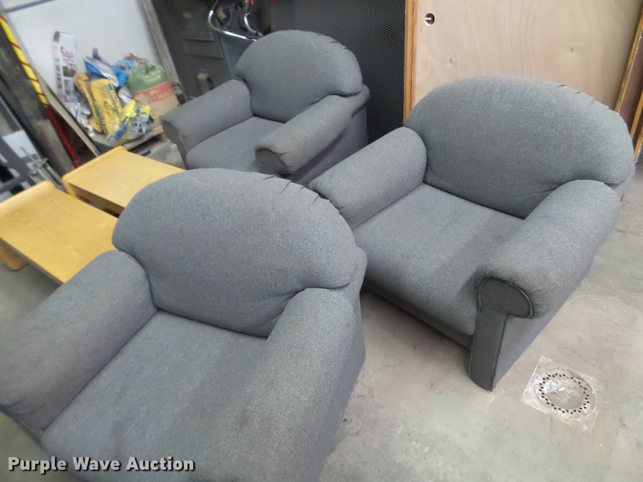 Blockhouse furniture in Centerville, IA Item EW9849 sold Purple Wave