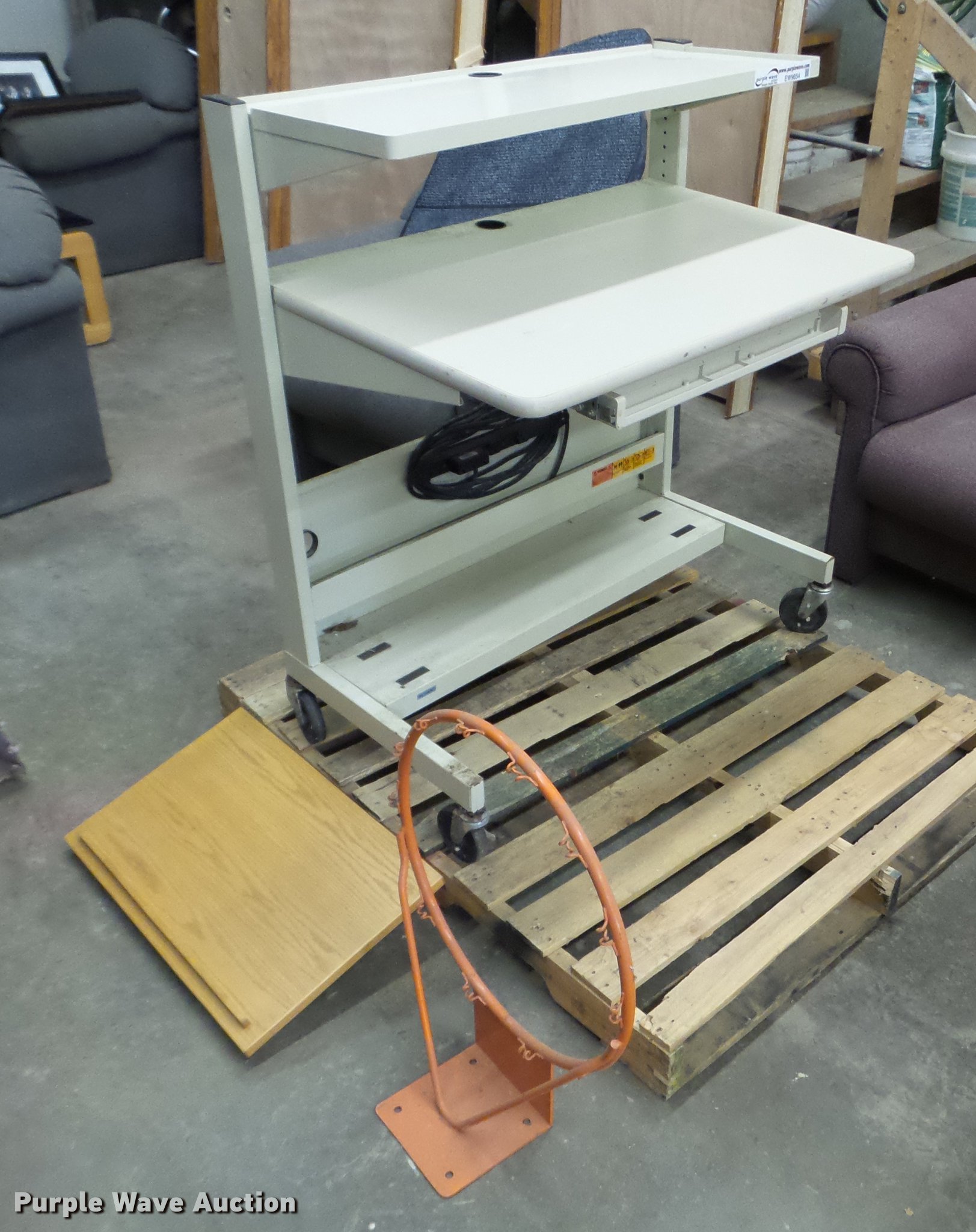 Furniture in Centerville, IA Item EW9854 sold Purple Wave