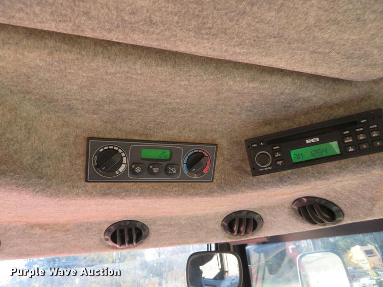 image for item BU9992 2009 Massey-Ferguson 6480 MFWD tractor