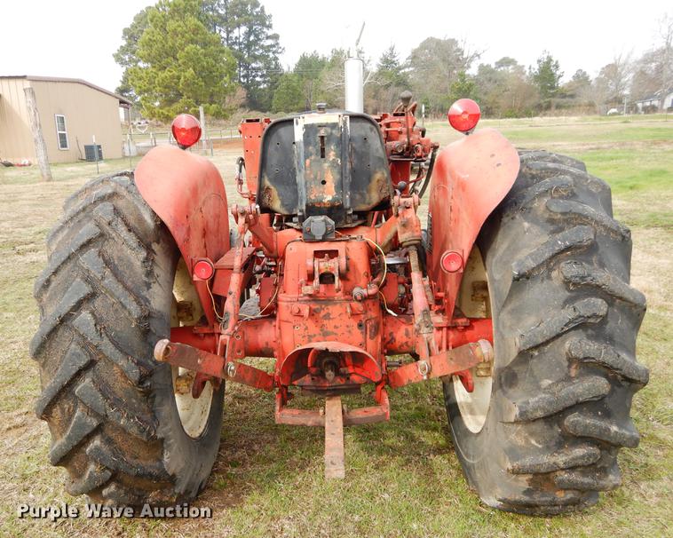 image for item DC0175 International 384 tractor