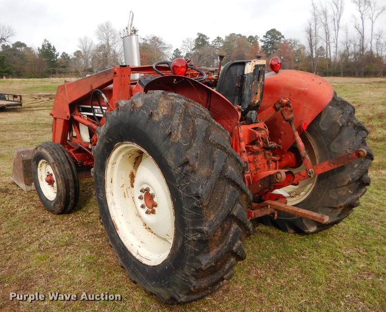 image for item DC0175 International 384 tractor