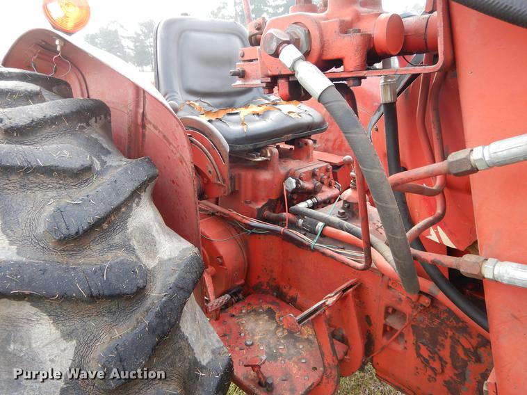 image for item DC0175 International 384 tractor