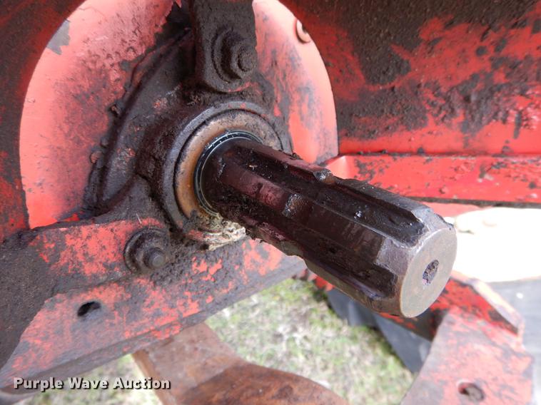 image for item DC0175 International 384 tractor