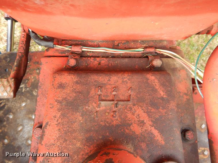 image for item DC0175 International 384 tractor