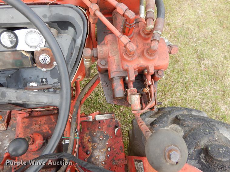 image for item DC0175 International 384 tractor