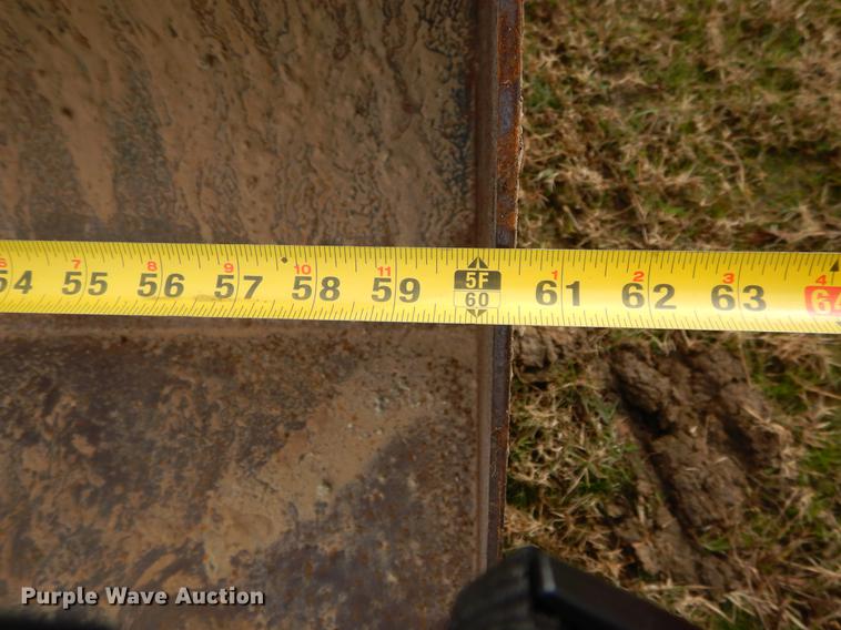 image for item DC0175 International 384 tractor