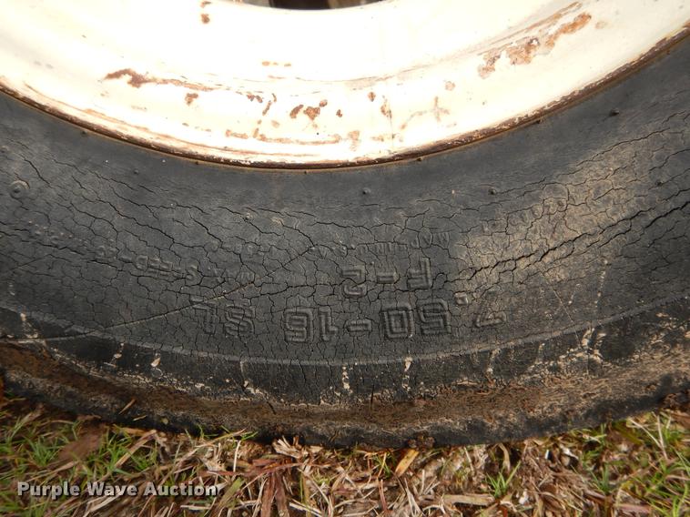 image for item DC0175 International 384 tractor