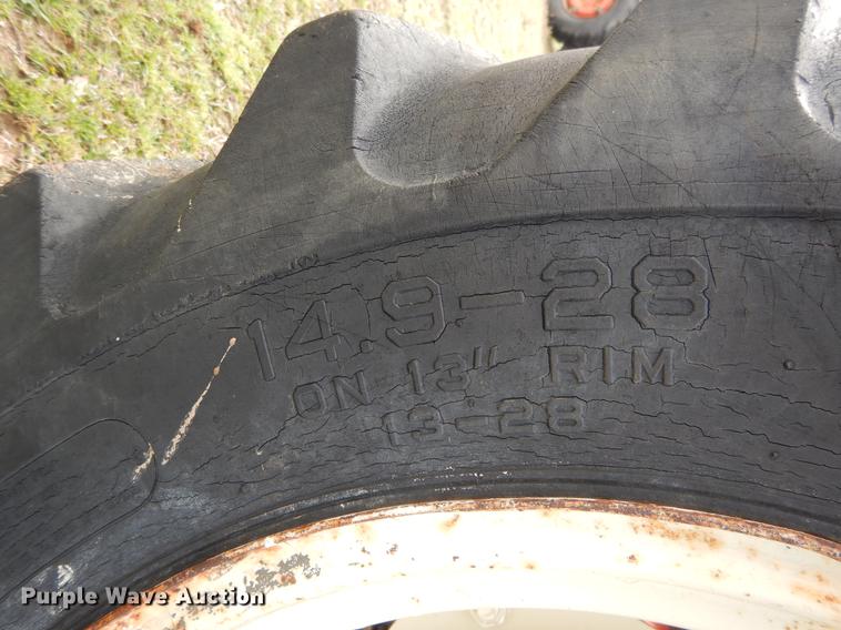 image for item DC0175 International 384 tractor