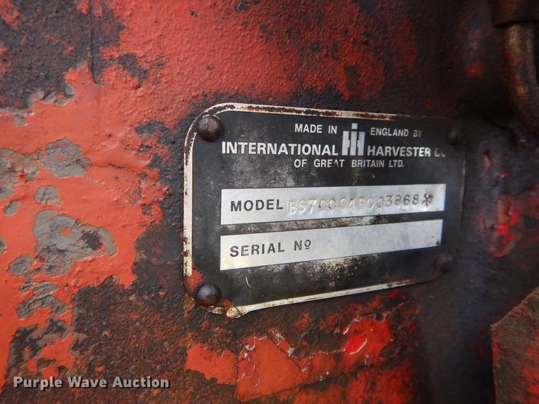 image for item DC0175 International 384 tractor