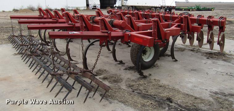 image for item DD4433 White 445 Soil Saver chisel