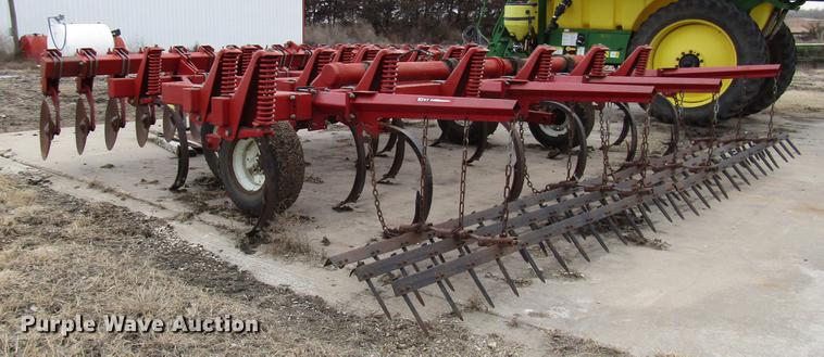 image for item DD4433 White 445 Soil Saver chisel