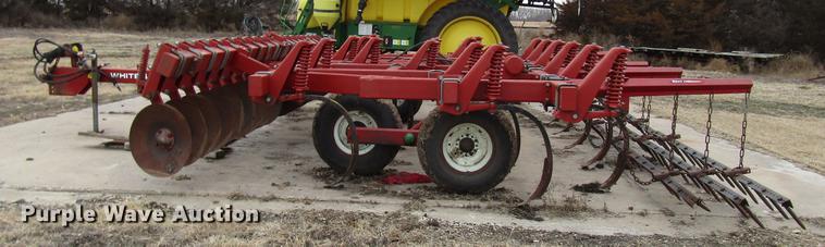 image for item DD4433 White 445 Soil Saver chisel