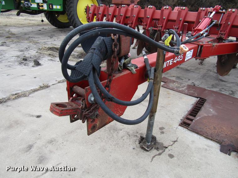 image for item DD4433 White 445 Soil Saver chisel