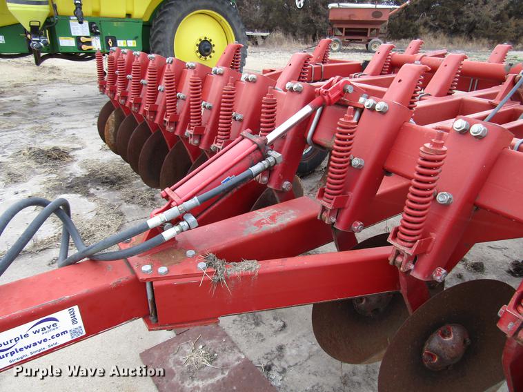 image for item DD4433 White 445 Soil Saver chisel