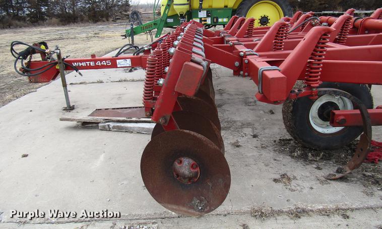 image for item DD4433 White 445 Soil Saver chisel