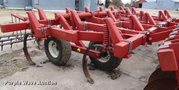 image for item DD4433 White 445 Soil Saver chisel