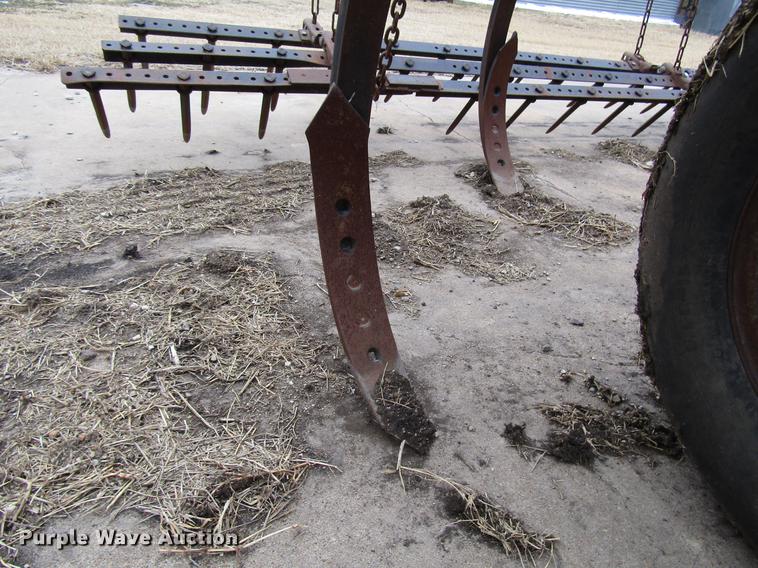 image for item DD4433 White 445 Soil Saver chisel