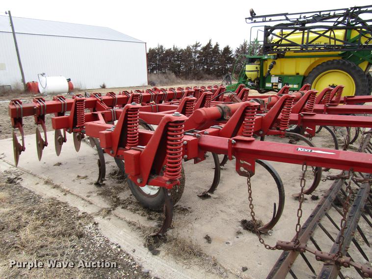 image for item DD4433 White 445 Soil Saver chisel