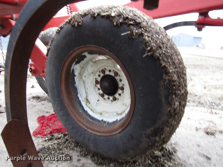 image for item DD4433 White 445 Soil Saver chisel