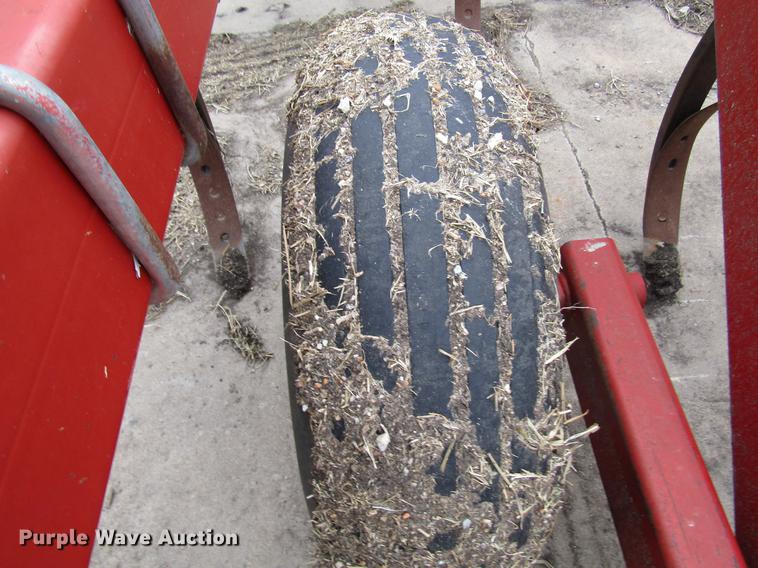 image for item DD4433 White 445 Soil Saver chisel