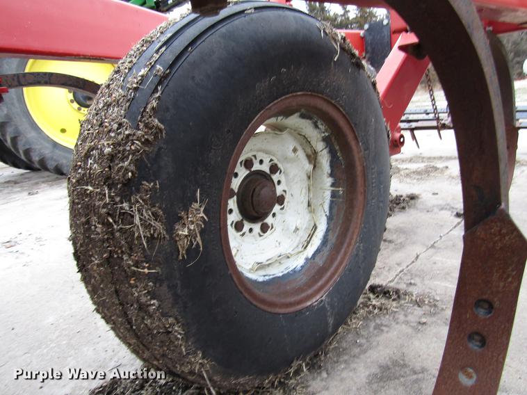 image for item DD4433 White 445 Soil Saver chisel