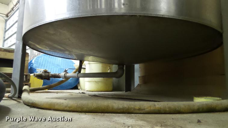 image for item DE4978 (2) stainless steel tanks