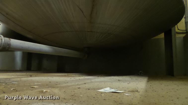 image for item DE4980 (2) stainless steel tanks