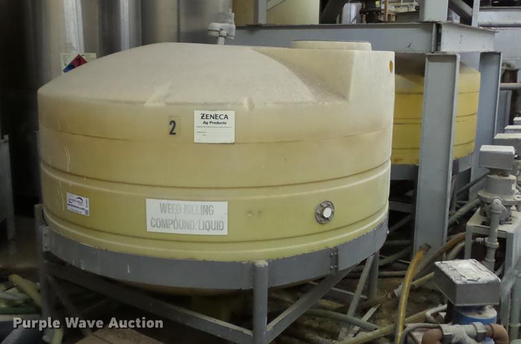 image for item DE4981 (2) poly tanks