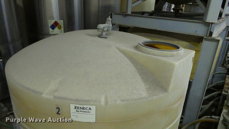 image for item DE4981 (2) poly tanks