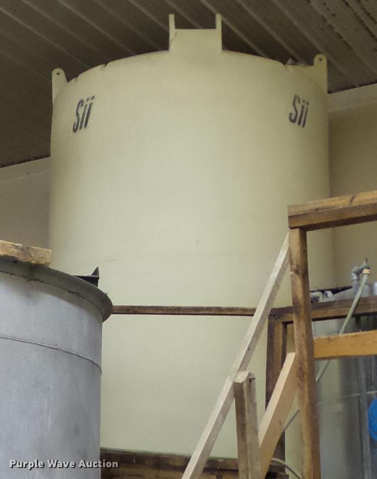 image for item DE4983 Poly tank