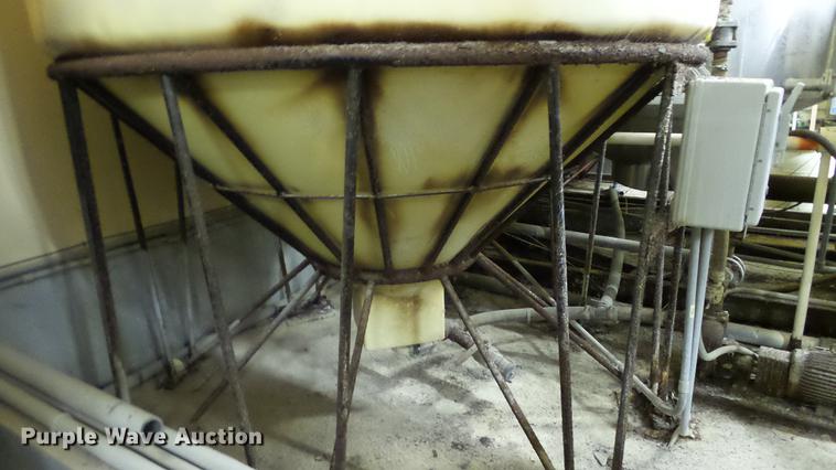 image for item DE4983 Poly tank