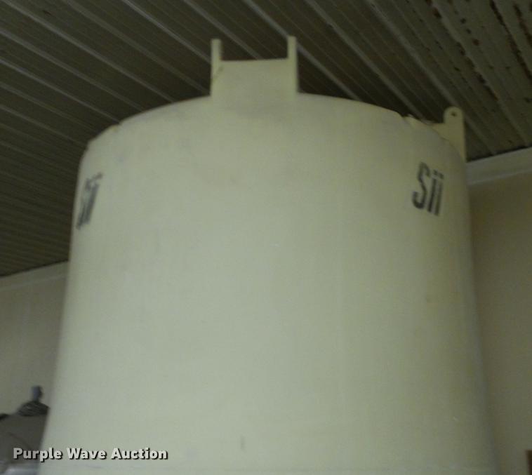 image for item DE4983 Poly tank