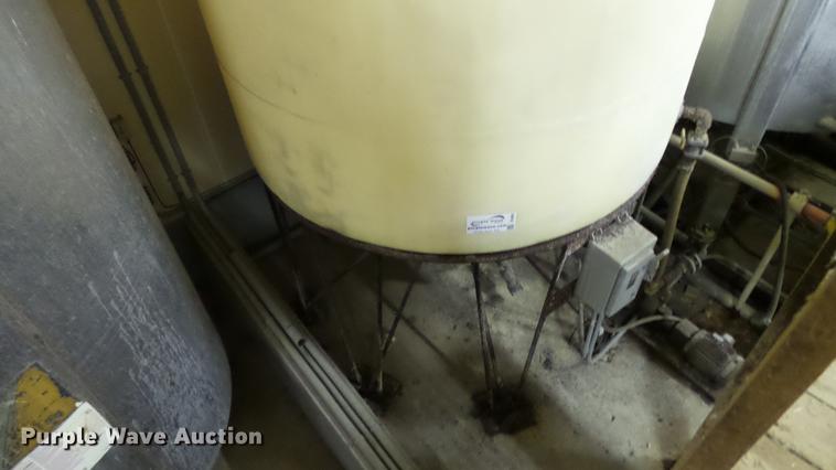 image for item DE4983 Poly tank