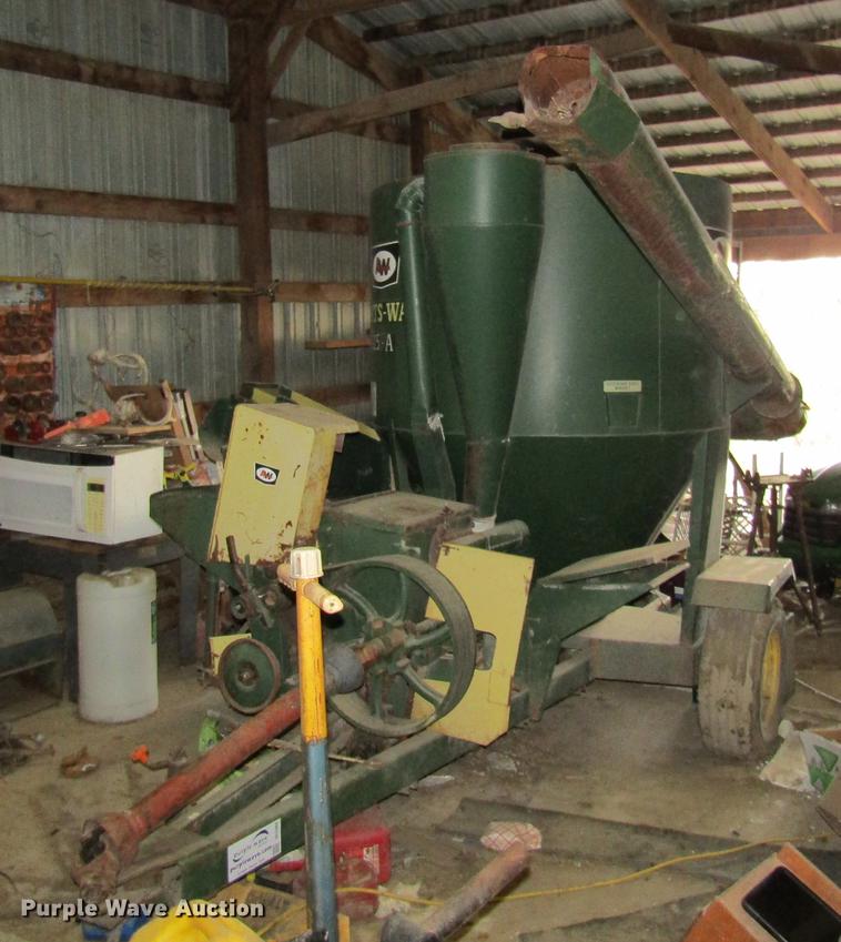 image for item DE5968 Arts Way 325-A feed mixer