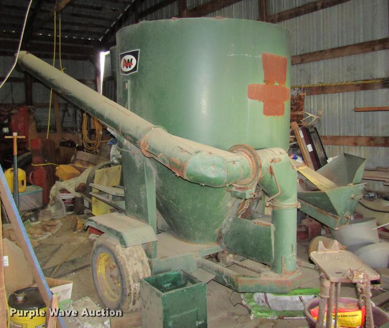 image for item DE5968 Arts Way 325-A feed mixer