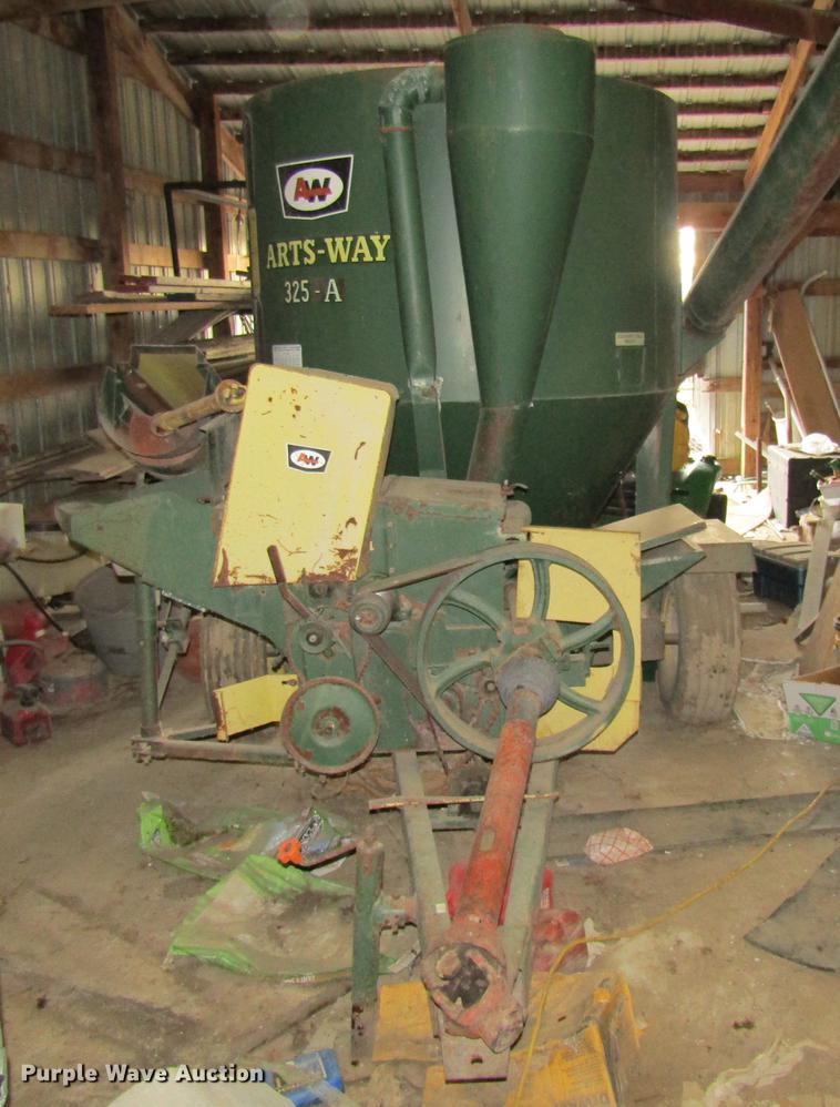 image for item DE5968 Arts Way 325-A feed mixer