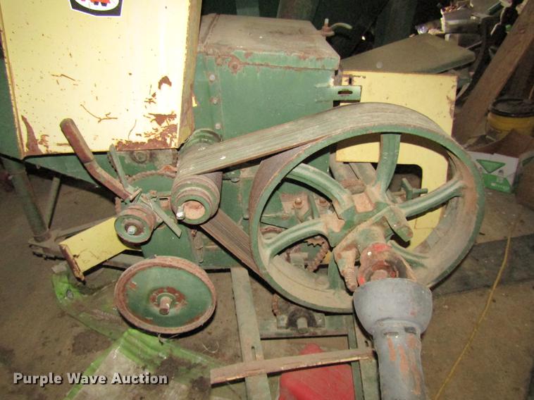 image for item DE5968 Arts Way 325-A feed mixer