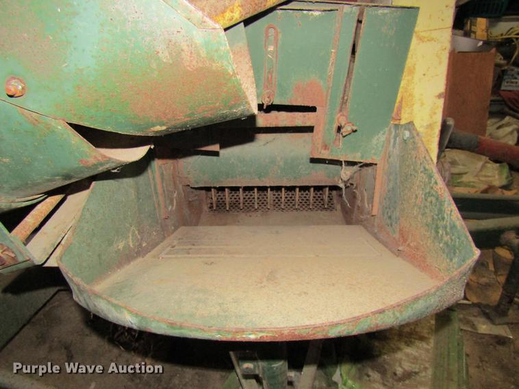 image for item DE5968 Arts Way 325-A feed mixer