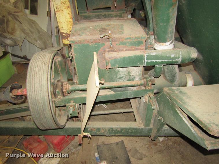 image for item DE5968 Arts Way 325-A feed mixer