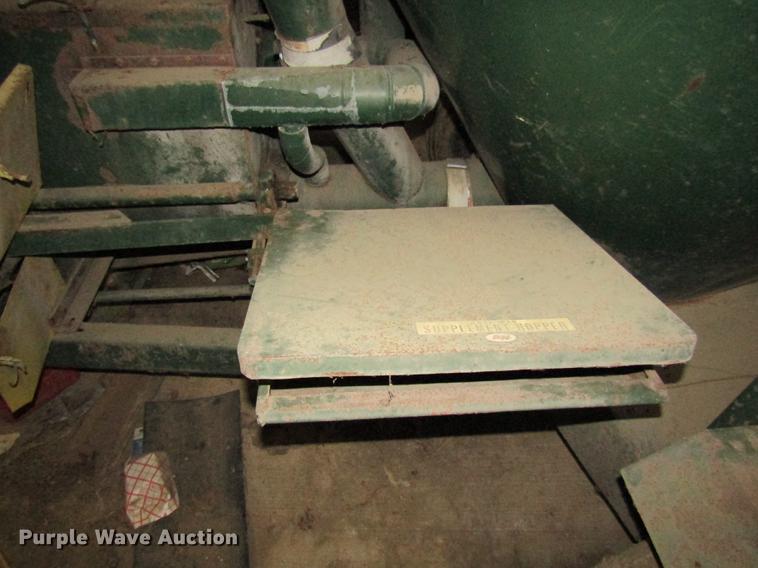 image for item DE5968 Arts Way 325-A feed mixer