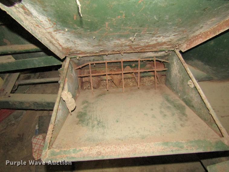 image for item DE5968 Arts Way 325-A feed mixer