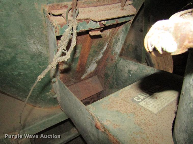 image for item DE5968 Arts Way 325-A feed mixer