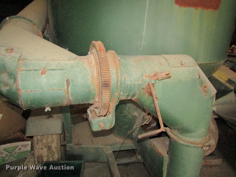 image for item DE5968 Arts Way 325-A feed mixer